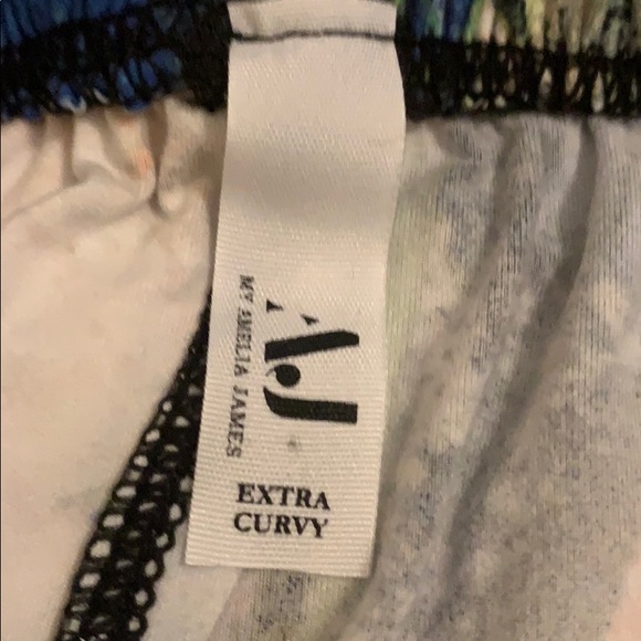 BEAUTIFUL BNWOT EXTRA CURVY AMELIA JAMES LEGGINGS - Picture 3 of 4